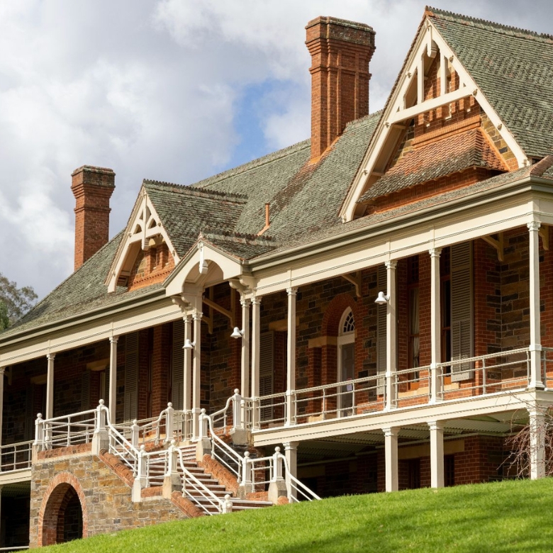 Melbourne Outer East mould removal services for residential properties with damp and mould issues